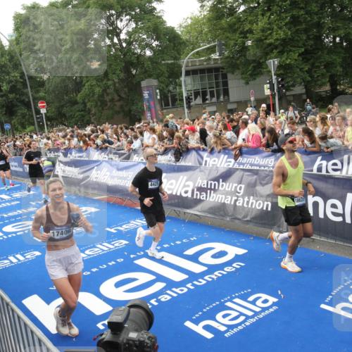 29.06.2025 - hella hamburg halbmarathon Michael Strokosch http://msf.ph/oto/8536237 29.06.2025 10:45:00 Ziel  meine-sportfotos.de