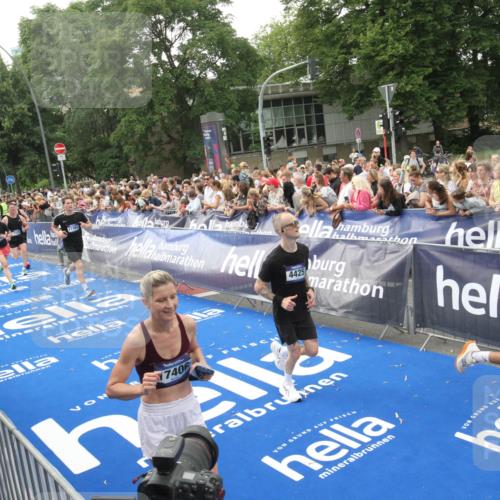 29.06.2025 - hella hamburg halbmarathon Michael Strokosch http://msf.ph/oto/8536239 29.06.2025 10:45:01 Ziel  meine-sportfotos.de