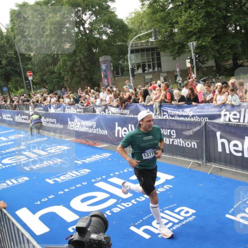 29.06.2025 - hella hamburg halbmarathon Michael Strokosch http://msf.ph/oto/8536250 29.06.2025 10:26:11 Ziel  meine-sportfotos.de
