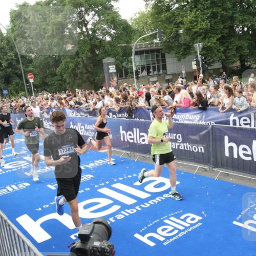 29.06.2025 - hella hamburg halbmarathon Michael Strokosch http://msf.ph/oto/8536268 29.06.2025 10:45:08 Ziel  meine-sportfotos.de