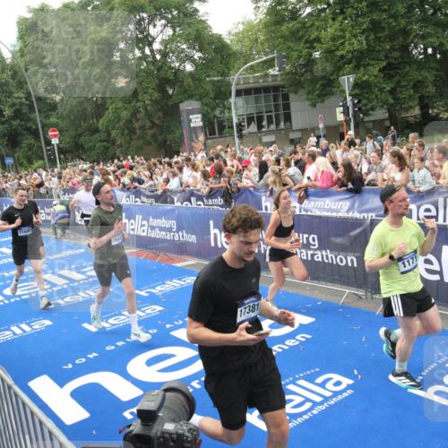 29.06.2025 - hella hamburg halbmarathon Michael Strokosch http://msf.ph/oto/8536270 29.06.2025 10:45:08 Ziel  meine-sportfotos.de