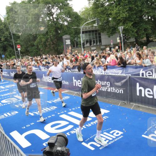 29.06.2025 - hella hamburg halbmarathon Michael Strokosch http://msf.ph/oto/8536274 29.06.2025 10:45:09 Ziel  meine-sportfotos.de