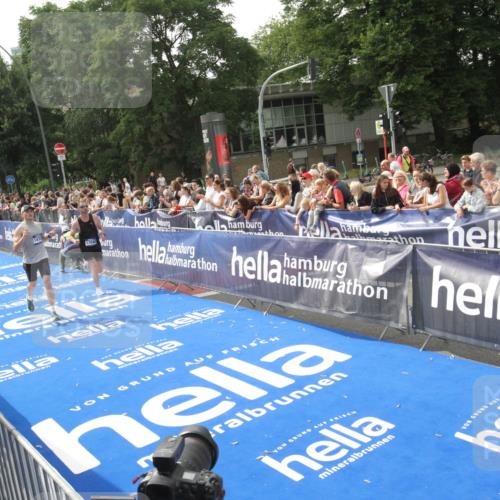 29.06.2025 - hella hamburg halbmarathon Michael Strokosch http://msf.ph/oto/8536275 29.06.2025 10:26:34 Ziel  meine-sportfotos.de