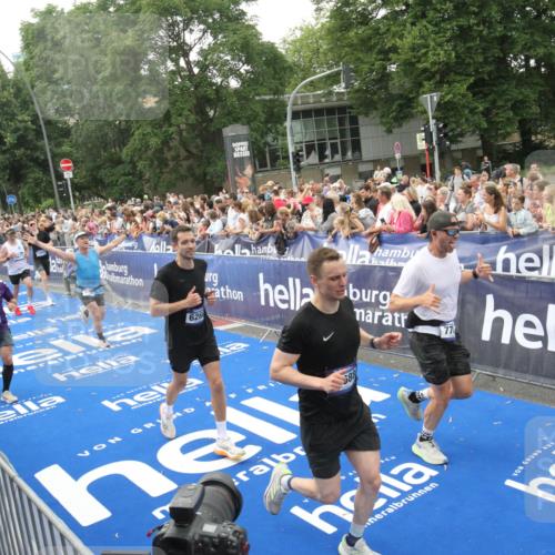 29.06.2025 - hella hamburg halbmarathon Michael Strokosch http://msf.ph/oto/8536278 29.06.2025 10:45:10 Ziel  meine-sportfotos.de