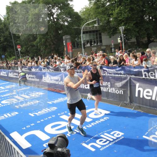 29.06.2025 - hella hamburg halbmarathon Michael Strokosch http://msf.ph/oto/8536283 29.06.2025 10:26:35 Ziel  meine-sportfotos.de