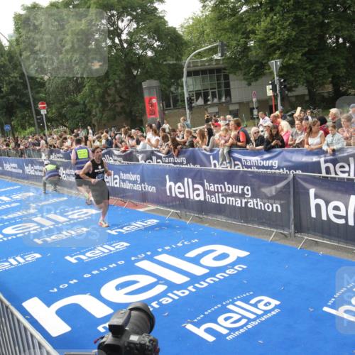 29.06.2025 - hella hamburg halbmarathon Michael Strokosch http://msf.ph/oto/8536304 29.06.2025 10:26:43 Ziel  meine-sportfotos.de