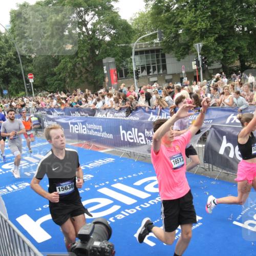 29.06.2025 - hella hamburg halbmarathon Michael Strokosch http://msf.ph/oto/8536328 29.06.2025 10:45:22 Ziel  meine-sportfotos.de