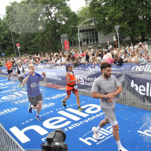 29.06.2025 - hella hamburg halbmarathon Michael Strokosch http://msf.ph/oto/8536334 29.06.2025 10:45:24 Ziel  meine-sportfotos.de