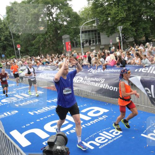 29.06.2025 - hella hamburg halbmarathon Michael Strokosch http://msf.ph/oto/8536336 29.06.2025 10:45:24 Ziel  meine-sportfotos.de