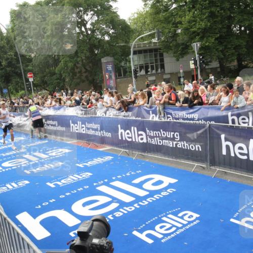 29.06.2025 - hella hamburg halbmarathon Michael Strokosch http://msf.ph/oto/8536337 29.06.2025 10:26:56 Ziel  meine-sportfotos.de