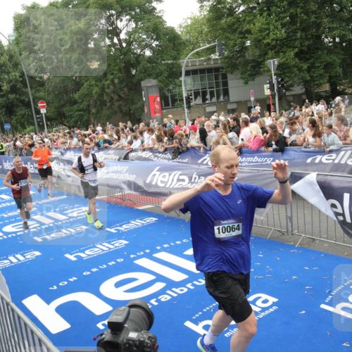 29.06.2025 - hella hamburg halbmarathon Michael Strokosch http://msf.ph/oto/8536338 29.06.2025 10:45:25 Ziel  meine-sportfotos.de