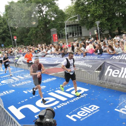 29.06.2025 - hella hamburg halbmarathon Michael Strokosch http://msf.ph/oto/8536343 29.06.2025 10:45:26 Ziel  meine-sportfotos.de