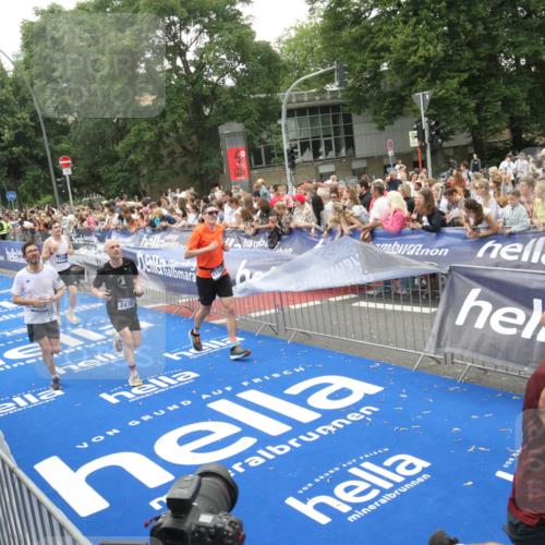 29.06.2025 - hella hamburg halbmarathon Michael Strokosch http://msf.ph/oto/8536345 29.06.2025 10:45:27 Ziel  meine-sportfotos.de