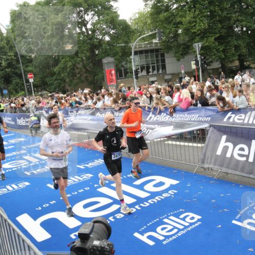 29.06.2025 - hella hamburg halbmarathon Michael Strokosch http://msf.ph/oto/8536347 29.06.2025 10:45:27 Ziel  meine-sportfotos.de