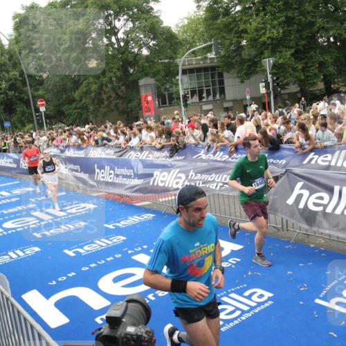 29.06.2025 - hella hamburg halbmarathon Michael Strokosch http://msf.ph/oto/8536362 29.06.2025 10:45:32 Ziel  meine-sportfotos.de
