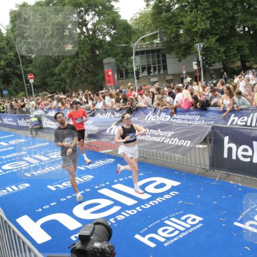 29.06.2025 - hella hamburg halbmarathon Michael Strokosch http://msf.ph/oto/8536367 29.06.2025 10:45:33 Ziel  meine-sportfotos.de