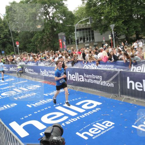 29.06.2025 - hella hamburg halbmarathon Michael Strokosch http://msf.ph/oto/8536375 29.06.2025 10:45:37 Ziel  meine-sportfotos.de