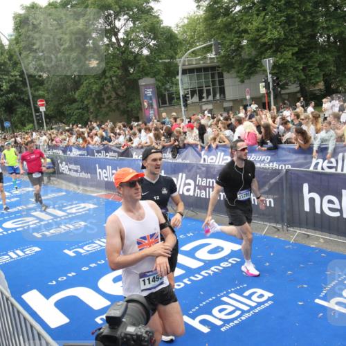 29.06.2025 - hella hamburg halbmarathon Michael Strokosch http://msf.ph/oto/8536400 29.06.2025 10:45:44 Ziel  meine-sportfotos.de