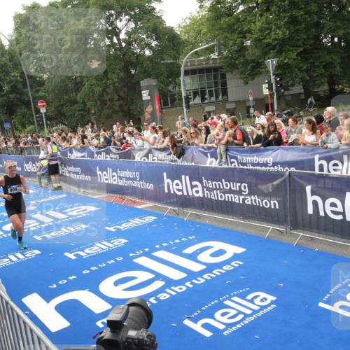 29.06.2025 - hella hamburg halbmarathon Michael Strokosch http://msf.ph/oto/8536414 29.06.2025 10:27:19 Ziel  meine-sportfotos.de