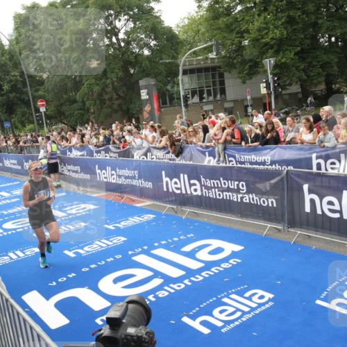 29.06.2025 - hella hamburg halbmarathon Michael Strokosch http://msf.ph/oto/8536416 29.06.2025 10:27:19 Ziel  meine-sportfotos.de