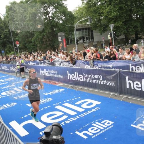 29.06.2025 - hella hamburg halbmarathon Michael Strokosch http://msf.ph/oto/8536418 29.06.2025 10:27:20 Ziel  meine-sportfotos.de