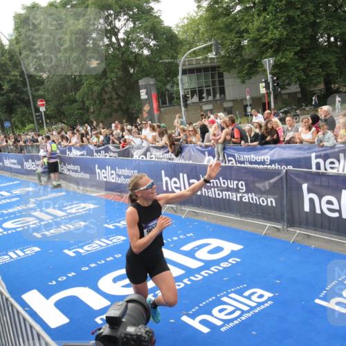 29.06.2025 - hella hamburg halbmarathon Michael Strokosch http://msf.ph/oto/8536420 29.06.2025 10:27:20 Ziel  meine-sportfotos.de