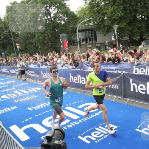 29.06.2025 - hella hamburg halbmarathon Michael Strokosch http://msf.ph/oto/8536437 29.06.2025 10:27:25 Ziel  meine-sportfotos.de
