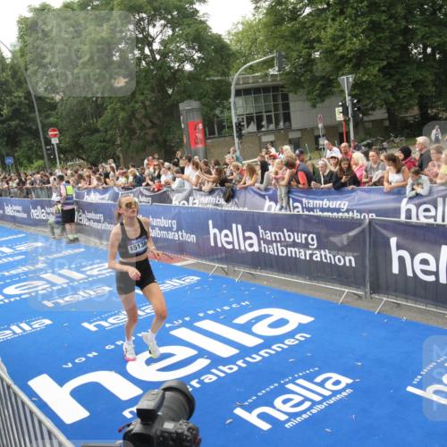 29.06.2025 - hella hamburg halbmarathon Michael Strokosch http://msf.ph/oto/8536445 29.06.2025 10:27:27 Ziel  meine-sportfotos.de
