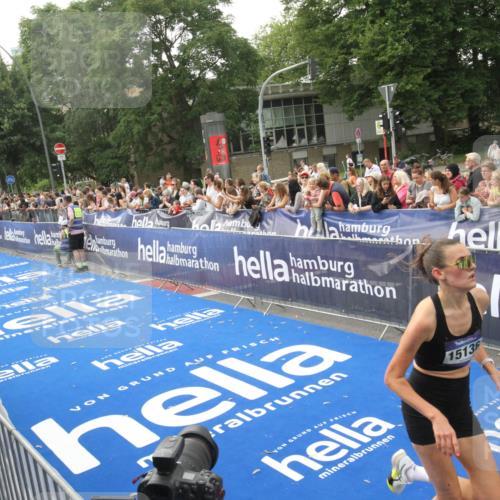 29.06.2025 - hella hamburg halbmarathon Michael Strokosch http://msf.ph/oto/8536449 29.06.2025 10:27:27 Ziel  meine-sportfotos.de