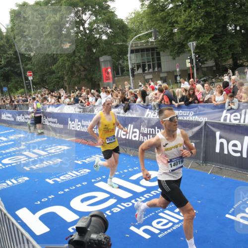29.06.2025 - hella hamburg halbmarathon Michael Strokosch http://msf.ph/oto/8536456 29.06.2025 10:27:30 Ziel  meine-sportfotos.de