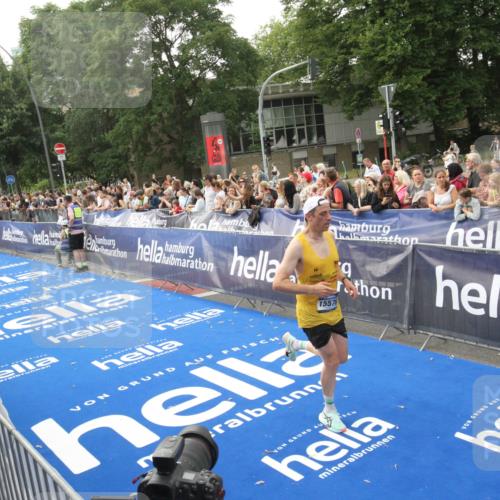 29.06.2025 - hella hamburg halbmarathon Michael Strokosch http://msf.ph/oto/8536458 29.06.2025 10:27:30 Ziel  meine-sportfotos.de