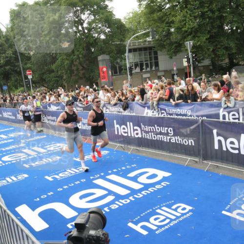 29.06.2025 - hella hamburg halbmarathon Michael Strokosch http://msf.ph/oto/8536468 29.06.2025 10:27:34 Ziel  meine-sportfotos.de