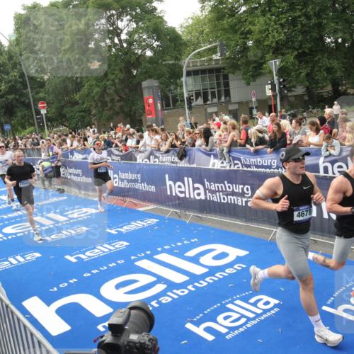 29.06.2025 - hella hamburg halbmarathon Michael Strokosch http://msf.ph/oto/8536474 29.06.2025 10:27:35 Ziel  meine-sportfotos.de