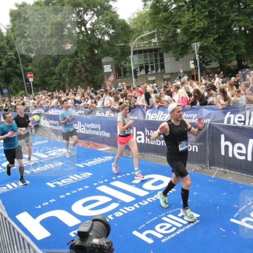 29.06.2025 - hella hamburg halbmarathon Michael Strokosch http://msf.ph/oto/8536475 29.06.2025 10:46:03 Ziel  meine-sportfotos.de