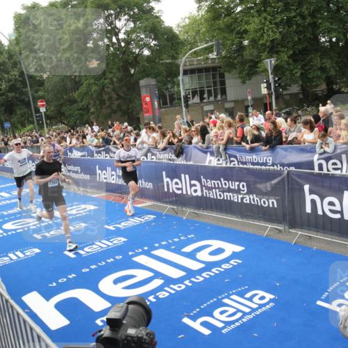 29.06.2025 - hella hamburg halbmarathon Michael Strokosch http://msf.ph/oto/8536476 29.06.2025 10:27:35 Ziel  meine-sportfotos.de