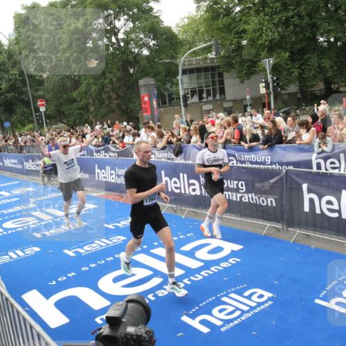 29.06.2025 - hella hamburg halbmarathon Michael Strokosch http://msf.ph/oto/8536480 29.06.2025 10:27:36 Ziel  meine-sportfotos.de