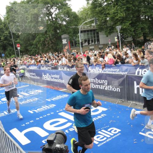 29.06.2025 - hella hamburg halbmarathon Michael Strokosch http://msf.ph/oto/8536484 29.06.2025 10:46:04 Ziel  meine-sportfotos.de