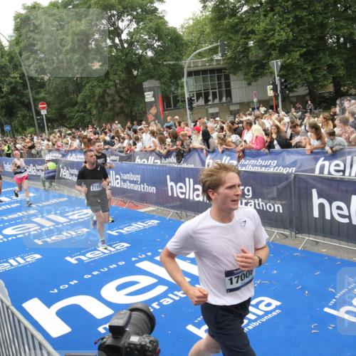 29.06.2025 - hella hamburg halbmarathon Michael Strokosch http://msf.ph/oto/8536491 29.06.2025 10:46:06 Ziel  meine-sportfotos.de