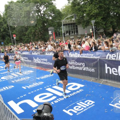 29.06.2025 - hella hamburg halbmarathon Michael Strokosch http://msf.ph/oto/8536495 29.06.2025 10:46:06 Ziel  meine-sportfotos.de