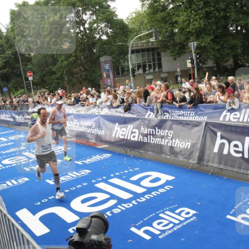 29.06.2025 - hella hamburg halbmarathon Michael Strokosch http://msf.ph/oto/8536511 29.06.2025 10:27:46 Ziel  meine-sportfotos.de