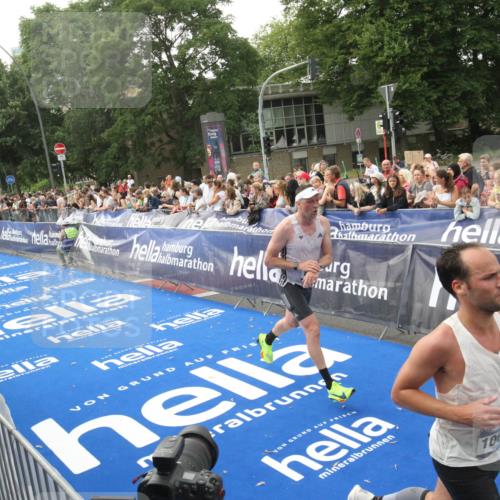 29.06.2025 - hella hamburg halbmarathon Michael Strokosch http://msf.ph/oto/8536517 29.06.2025 10:27:47 Ziel  meine-sportfotos.de