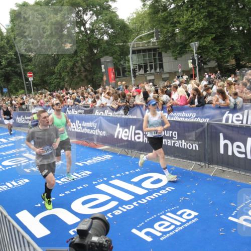 29.06.2025 - hella hamburg halbmarathon Michael Strokosch http://msf.ph/oto/8536522 29.06.2025 10:46:11 Ziel  meine-sportfotos.de