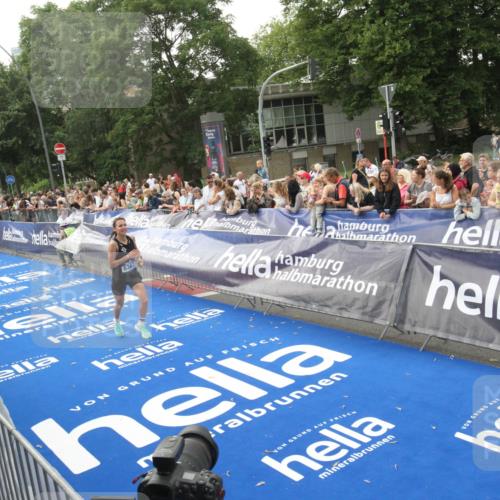 29.06.2025 - hella hamburg halbmarathon Michael Strokosch http://msf.ph/oto/8536523 29.06.2025 10:27:49 Ziel  meine-sportfotos.de