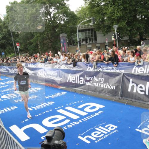 29.06.2025 - hella hamburg halbmarathon Michael Strokosch http://msf.ph/oto/8536529 29.06.2025 10:27:50 Ziel  meine-sportfotos.de
