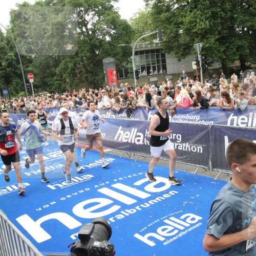 29.06.2025 - hella hamburg halbmarathon Michael Strokosch http://msf.ph/oto/8536541 29.06.2025 10:46:15 Ziel  meine-sportfotos.de