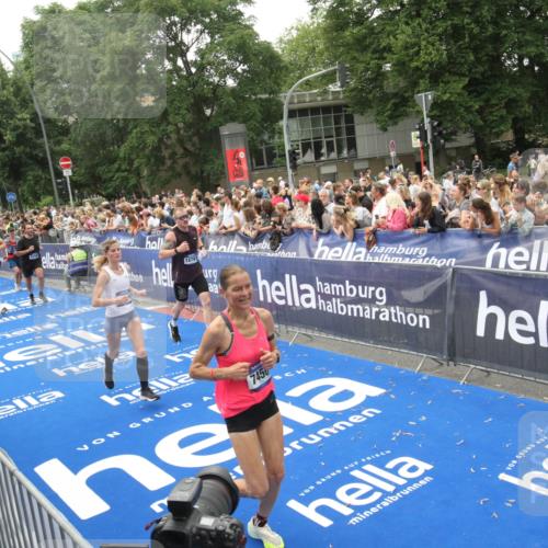 29.06.2025 - hella hamburg halbmarathon Michael Strokosch http://msf.ph/oto/8536555 29.06.2025 10:46:18 Ziel  meine-sportfotos.de
