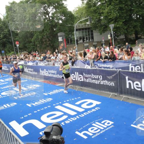 29.06.2025 - hella hamburg halbmarathon Michael Strokosch http://msf.ph/oto/8536563 29.06.2025 10:28:07 Ziel  meine-sportfotos.de