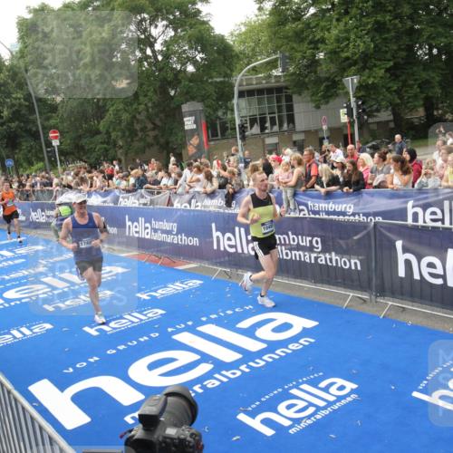 29.06.2025 - hella hamburg halbmarathon Michael Strokosch http://msf.ph/oto/8536565 29.06.2025 10:28:07 Ziel  meine-sportfotos.de