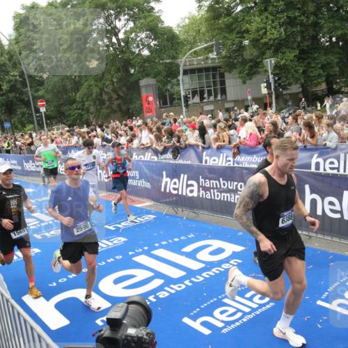 29.06.2025 - hella hamburg halbmarathon Michael Strokosch http://msf.ph/oto/8536566 29.06.2025 10:46:21 Ziel  meine-sportfotos.de