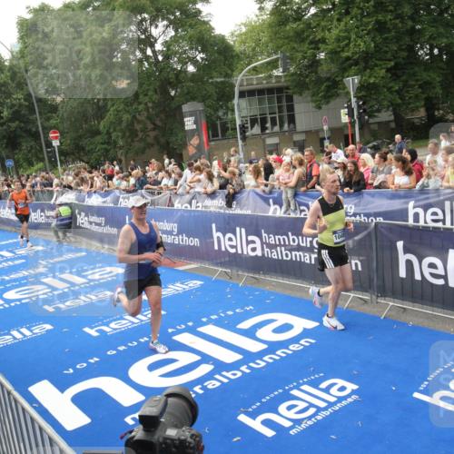 29.06.2025 - hella hamburg halbmarathon Michael Strokosch http://msf.ph/oto/8536567 29.06.2025 10:28:07 Ziel  meine-sportfotos.de